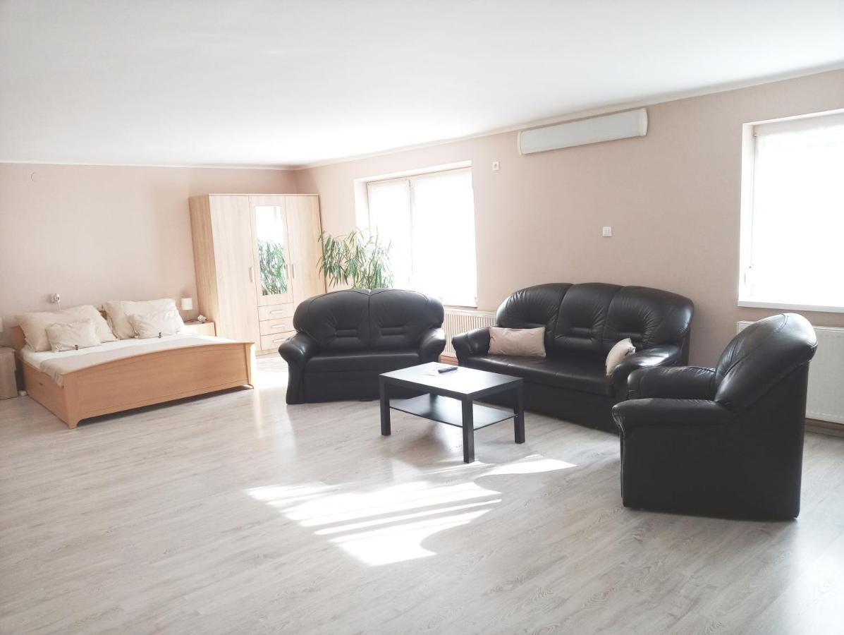 Stardust Apartman Pécs Exterior foto